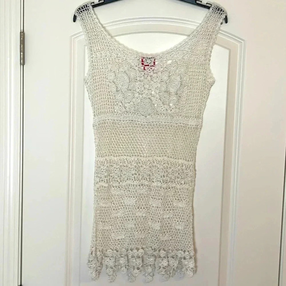 V Cristina Crocheted Woman's Sleeveless Top Size M - Picture 2 of 5